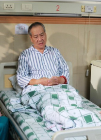 在曝光的大片中，王俊凯时而是清 王俊凯银十封面搭档超模 获赞全球时尚新生代 2017-09-20 王俊凯与全球五大超级名模辛迪·克劳馥之子Presley Gerber以及新生代模特Sonia Ben Ammar，共登《Vogue Me》十月刊封面。